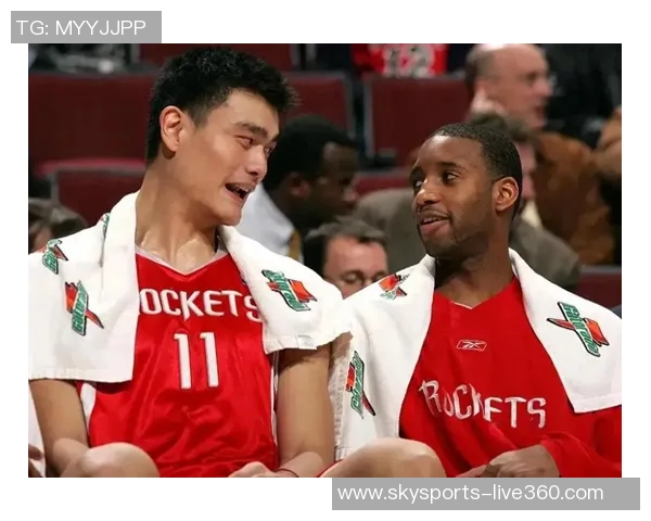 姚明队友搭配解析：从NBA传奇到中国篮球明星的完美组合